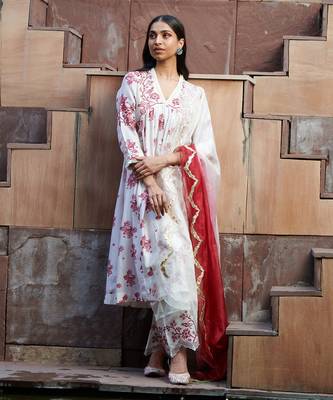 Gulab Ivory And Maroon Kurta-Sets 4