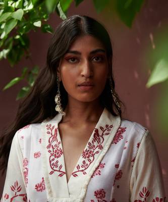 Gulab Ivory And Maroon Kurta-Sets 3