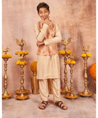 Zari Handloom Chanderi Jacket And Beige Kurta Pajama Set 2