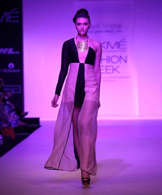 Payal Singhal Afsan Black and Blush Silkmul Gown 2