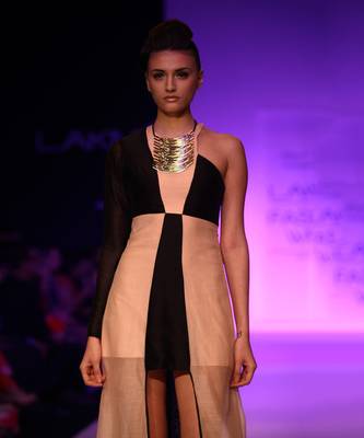 Payal Singhal Afsan Black and Blush Silkmul Gown 3