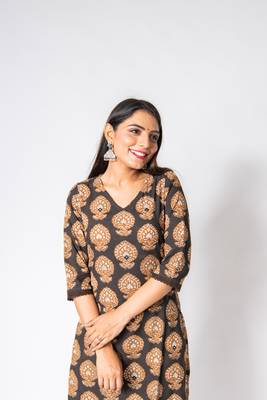 Brown embroidered cotton ethnic-kurtis 3