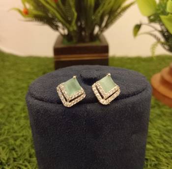 Green earrings 1