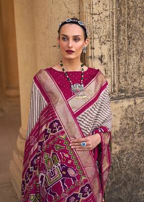 Magenta printed silk saree with blouse 2