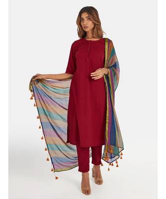 Suta Women's Maroon Pure Cotton Solid Kurta Set with Dupatta 3