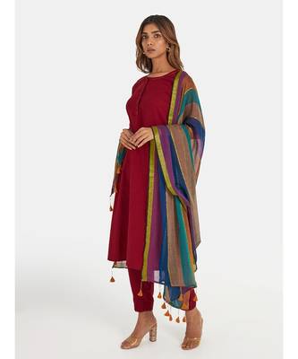 Suta Women's Maroon Pure Cotton Solid Kurta Set with Dupatta 5