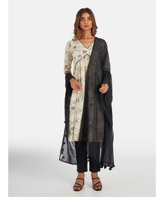 Suta Women's Off White Pure Cotton Printed Kurta Set with Dupatta 3