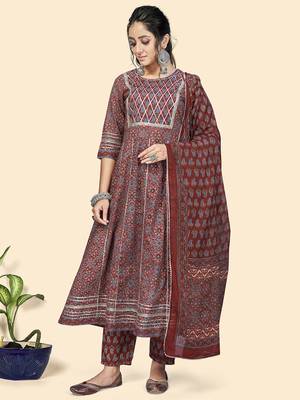 Vbuyz Women'S Print & Gota Patti Anarkali Cotton Maroon Stitched Kurta Pant With Dupatta 2