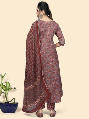 Vbuyz Women'S Print & Gota Patti Anarkali Cotton Maroon Stitched Kurta Pant With Dupatta 3