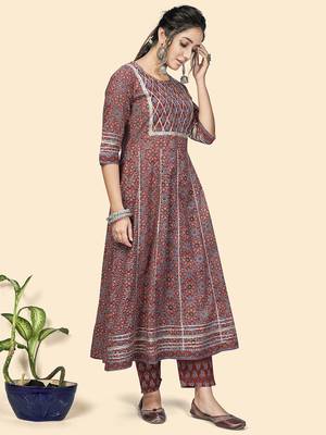 Vbuyz Women'S Print & Gota Patti Anarkali Cotton Maroon Stitched Kurta Pant With Dupatta 5