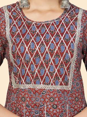Vbuyz Women'S Print & Gota Patti Anarkali Cotton Maroon Stitched Kurta Pant With Dupatta 7