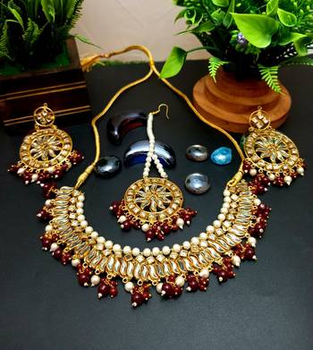 Red necklaces 1
