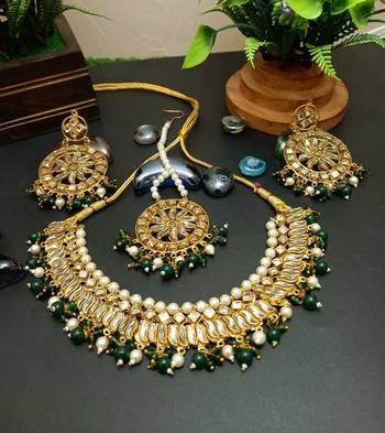 Green necklaces 1