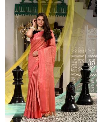 This is  Pink Blended Silk textured handwoven saree  from Charukriti 2