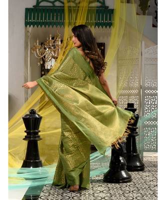 This is  Light Green Blended Silk textured handwoven saree  from Charukriti 4
