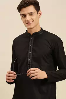 Sanwara Men Black Cotton Chikankari Embroidery Kurta