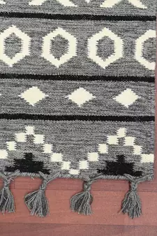 Gray Wool Artifacts 5x8 Feet  Hand-Woven by Saraswati Global