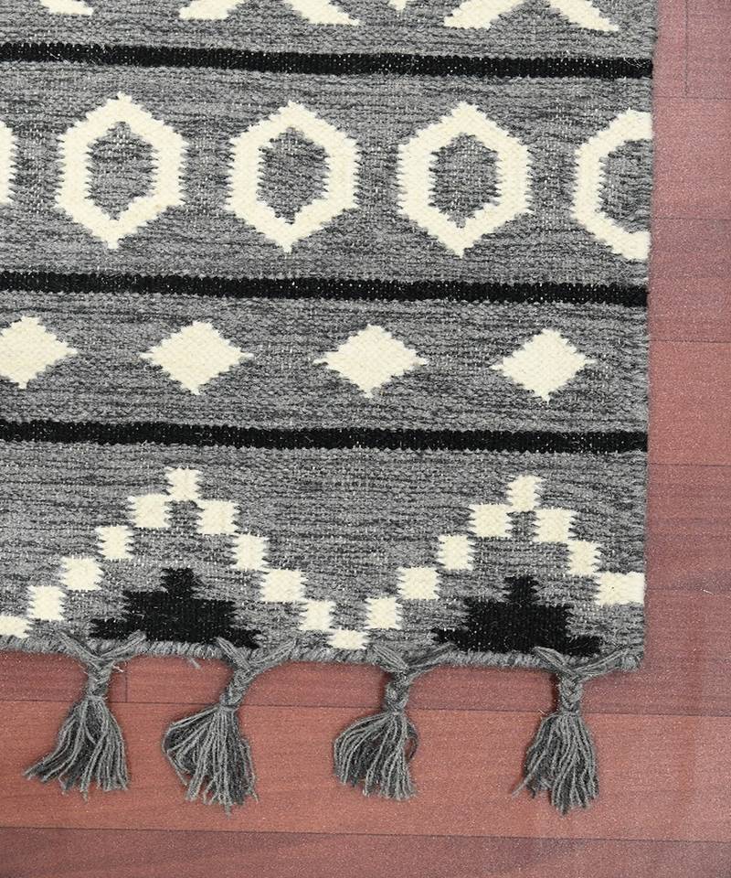 Gray Wool Artifacts 5x8 Feet  Hand-Woven by Saraswati Global