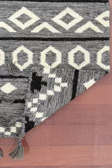 Gray Wool Artifacts 5x8 Feet  Hand-Woven by Saraswati Global