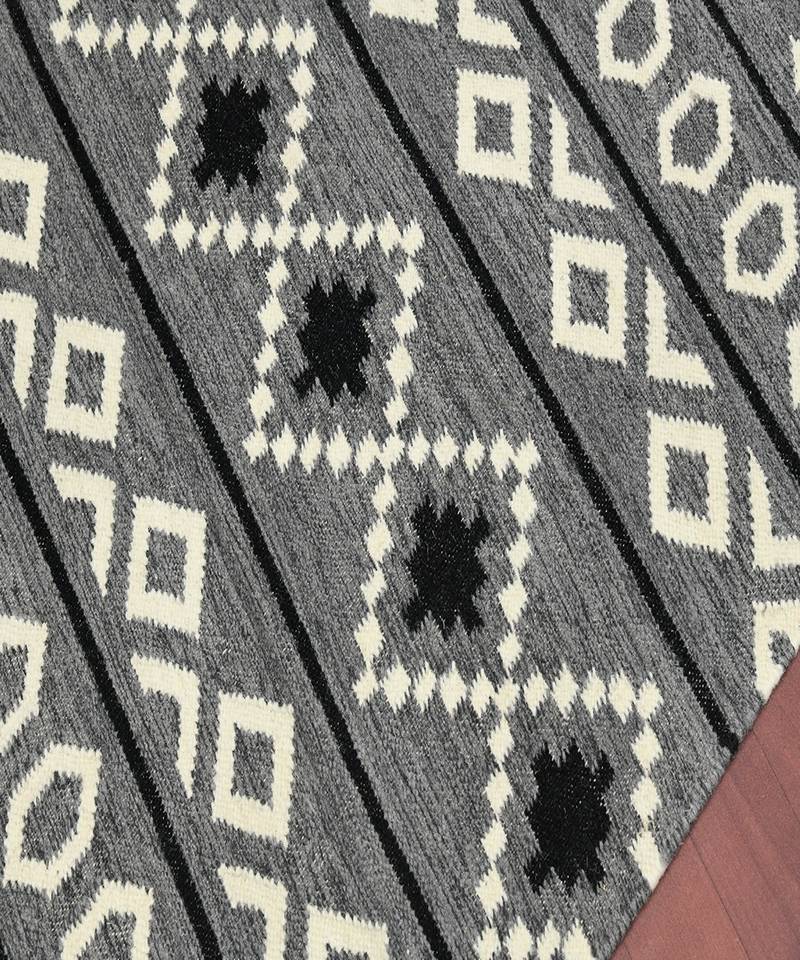 Gray Wool Artifacts 5x8 Feet  Hand-Woven by Saraswati Global
