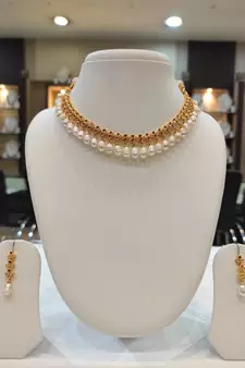Red pearl necklaces