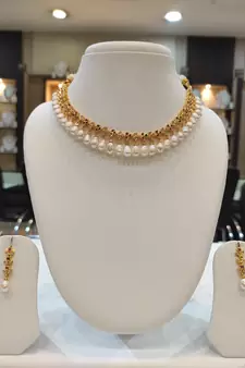 Multicolor pearl necklaces