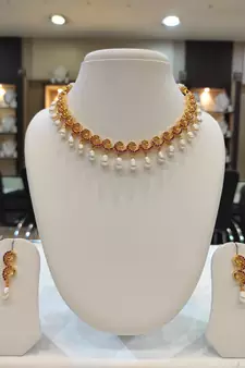 Red pearl necklaces
