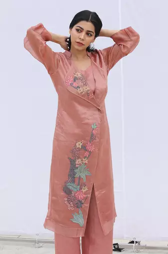 Linen Embroidered Pink Kurta Sets