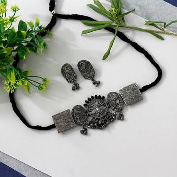Black necklace-sets 1
