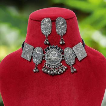 Black necklace-sets 2