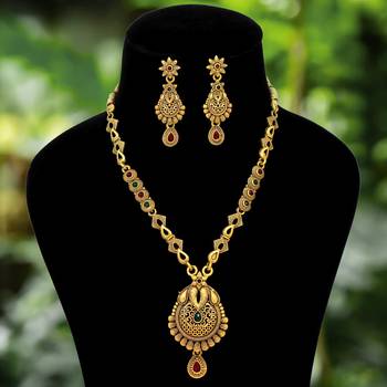 Maroon necklace-sets 2