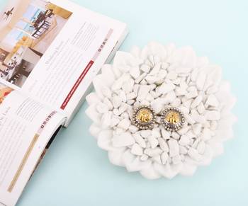 Gold earrings 1