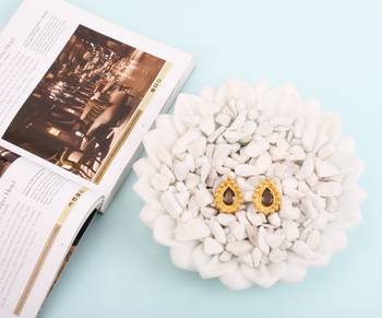Gold onyx earrings 1