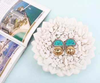Gold earrings 3