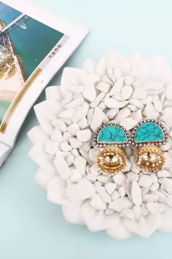 Gold earrings