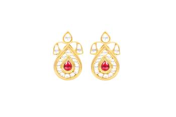 Gold pearl earrings 2