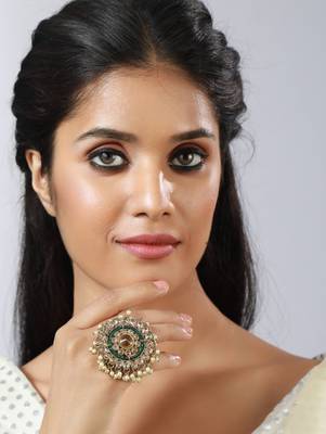 Green kundan rings 1