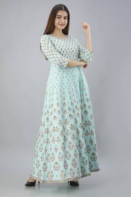 Women Paisley Anarkali Kurta in Light Green 5