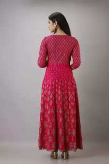 Women Paisley Anarkali Kurta in Pink