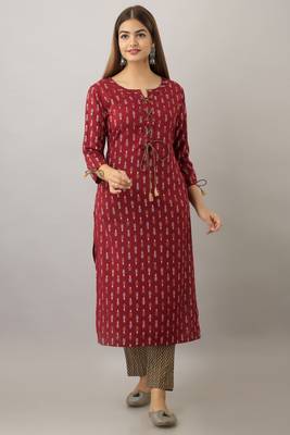 Women Ethnic Motifs Straight Kurti in Maroon 3