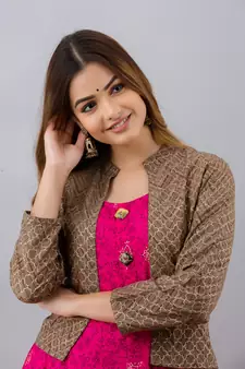 Women Floral Anarkali Jacketed Kurta in Pink