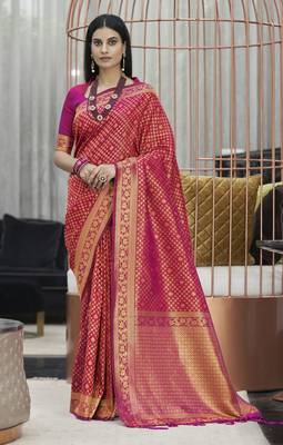 Magenta woven silk saree with blouse 1