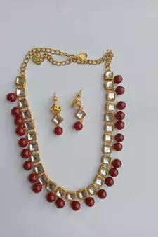 Kundan Maroon necklaces