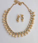 Kundan Beige necklaces