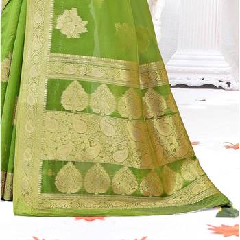 Green woven organza saree with blouse 3