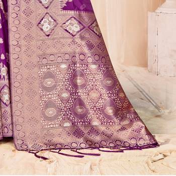 Dark magenta woven organza saree with blouse 3