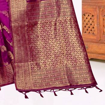 Magenta woven organza saree with blouse 3