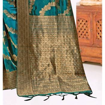 Blue woven organza saree with blouse 3