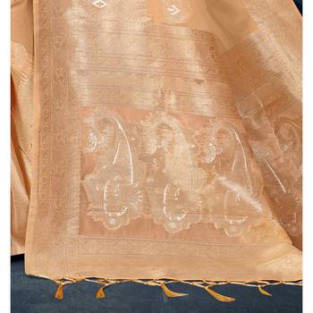 Peach woven organza saree with blouse 3