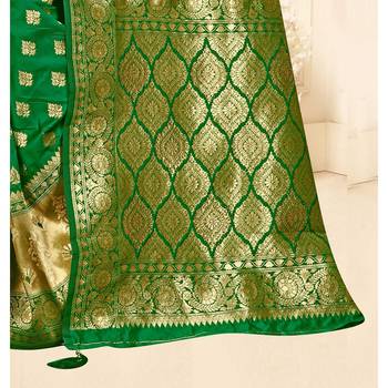 Green woven organza saree with blouse 3